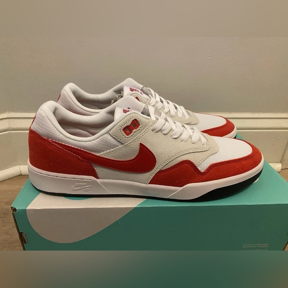 NEW-Nike SB GTS Return Premium Red
White Sneakers Shoes CK3464-600-Mens 8.5